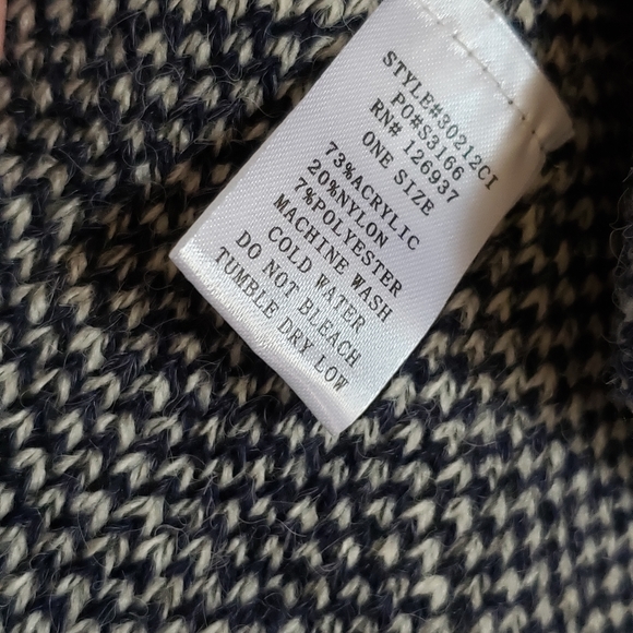 NWT In Style Navy Sweater Asymmetrical hem - Picture 3 of 4